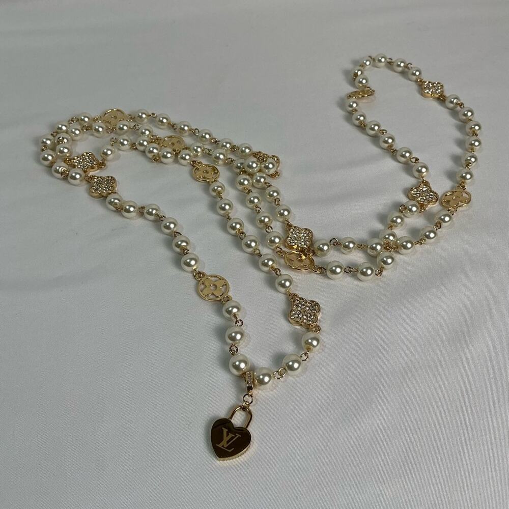 Louis Vuitton Simulated White Pearl Gold Rhinestone Necklace - Picture 8 of 12